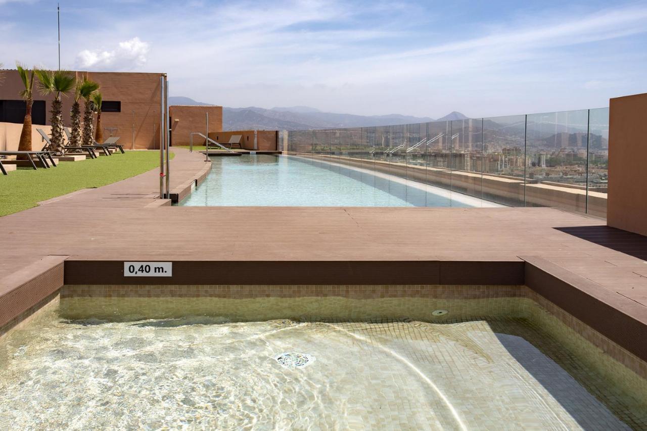 -Malagasunapts-Skygarden Teatinos Pool Playground Buitenkant foto
